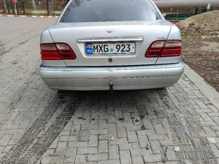 Mercedes E-Class foto 2