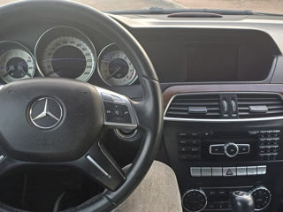 Mercedes C-Class foto 3