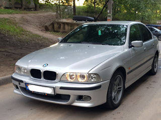 BMW 5 Series foto 1