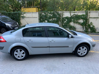 Renault Megane foto 2