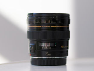 Продам объектив Canon EF 20mm f/2.8 USM
