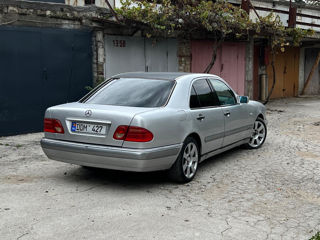 Mercedes E-Class foto 2