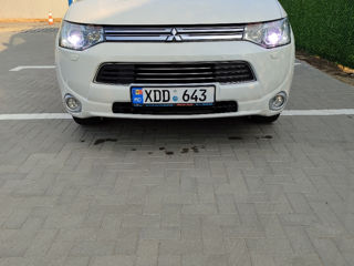 Mitsubishi Outlander foto 2