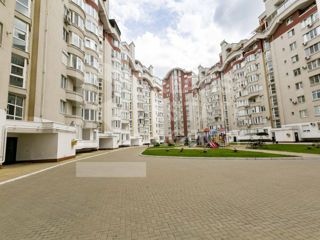 Apartament cu 4 camere, 240 m², Centru, Chișinău foto 2