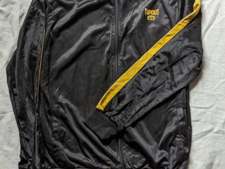 zip-up Tapout