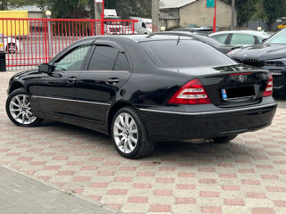 Mercedes C-Class foto 3