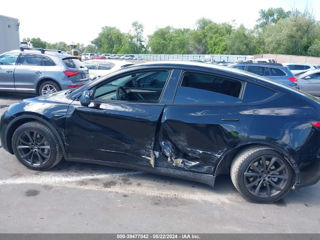 Tesla Model Y foto 3