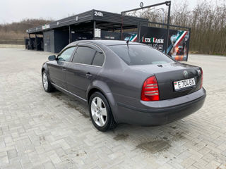 Skoda Superb foto 1