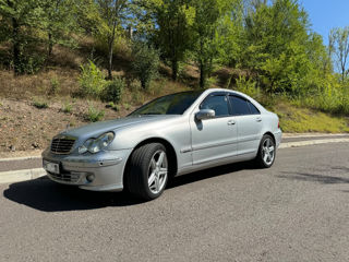 Mercedes C-Class foto 2