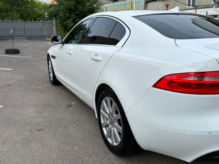 Jaguar XE foto 5