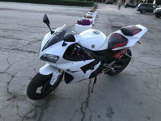 Yamaha R1 foto 2