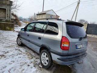 Opel Zafira foto 2