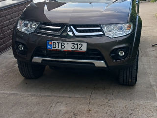 Mitsubishi Pajero Sport foto 2