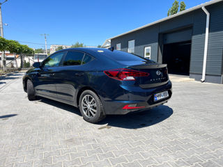 Hyundai Elantra foto 3