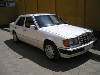 Mercedes Series (W124) foto 1