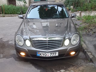 Mercedes E-Class foto 1