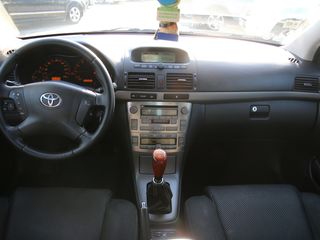 Toyota Avensis foto 8