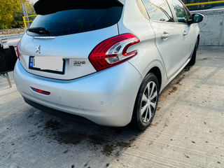 Peugeot 208 foto 2