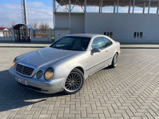 Mercedes CLK-Class foto 2