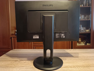 Монитор 23" Philips 231P4QPYEB (VGA, DVI-D, DisplayPort, HDMI audio out (3.5 mm jack)) foto 3