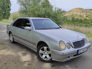 Mercedes E-Class foto 2