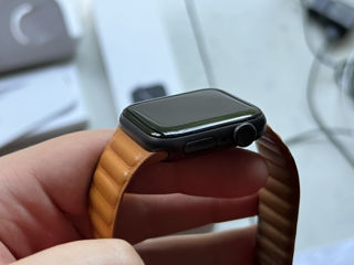 Apple Watch SE 40mm + Leather Link фото 6