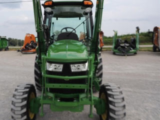 Tractor de vanzare John Deere 4052R foto 4