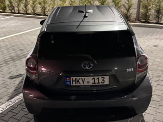 Toyota Prius c foto 2