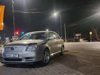 Toyota Avensis foto 2