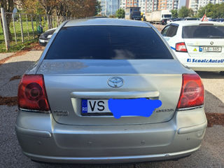 Toyota Avensis foto 2