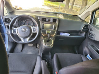 Toyota Verso-S foto 2