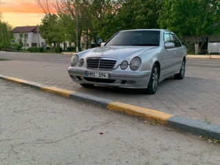 Mercedes E-Class foto 1