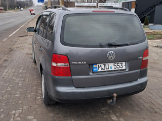 Volkswagen Touran foto 2