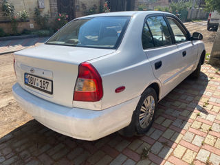 Hyundai Accent foto 3