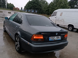 BMW 5 Series foto 3