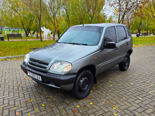 Chevrolet Niva foto 2