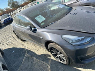 Tesla Model 3 foto 2