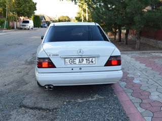 Mercedes Series (W124) foto 3