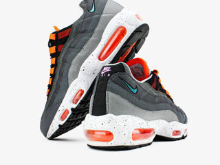 Kim Jones Nike Air Max 95 Total Orange foto 10