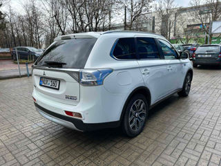 Mitsubishi Outlander foto 3