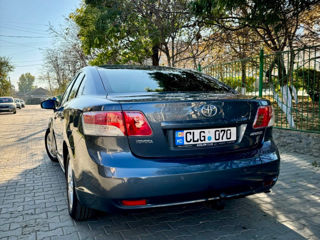 Toyota Avensis foto 6