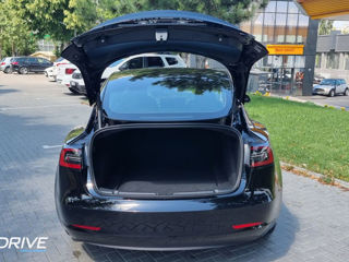 Tesla Model 3 foto 6