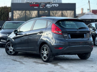 Ford Fiesta foto 5