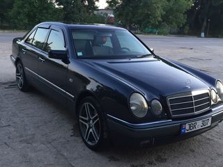 Mercedes E Class foto 1