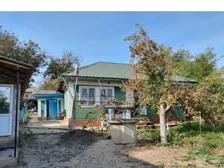 Se vinde casa și sarai 12 sotci fintina în ograda apa trasa de la centrala  prețul se mai descuta foto 1