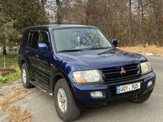 Mitsubishi Pajero foto 1