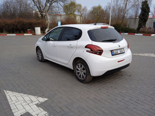 Peugeot 208 foto 4