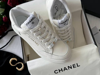 Chanel Low Top White Sneakers foto 4