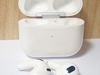 Apple AirPods Series 3.Pret 1790 lei