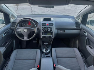 Volkswagen Touran foto 8